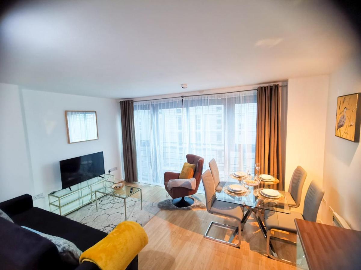 Lovely 2-Bedroom Apartment, Free Parking مانشستر المظهر الخارجي الصورة