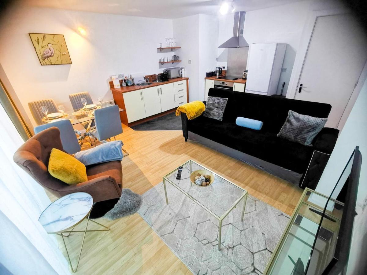 Lovely 2-Bedroom Apartment, Free Parking مانشستر المظهر الخارجي الصورة