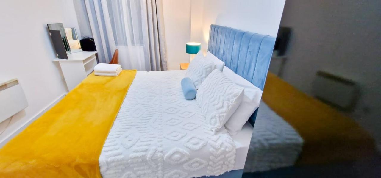 Lovely 2-Bedroom Apartment, Free Parking مانشستر المظهر الخارجي الصورة