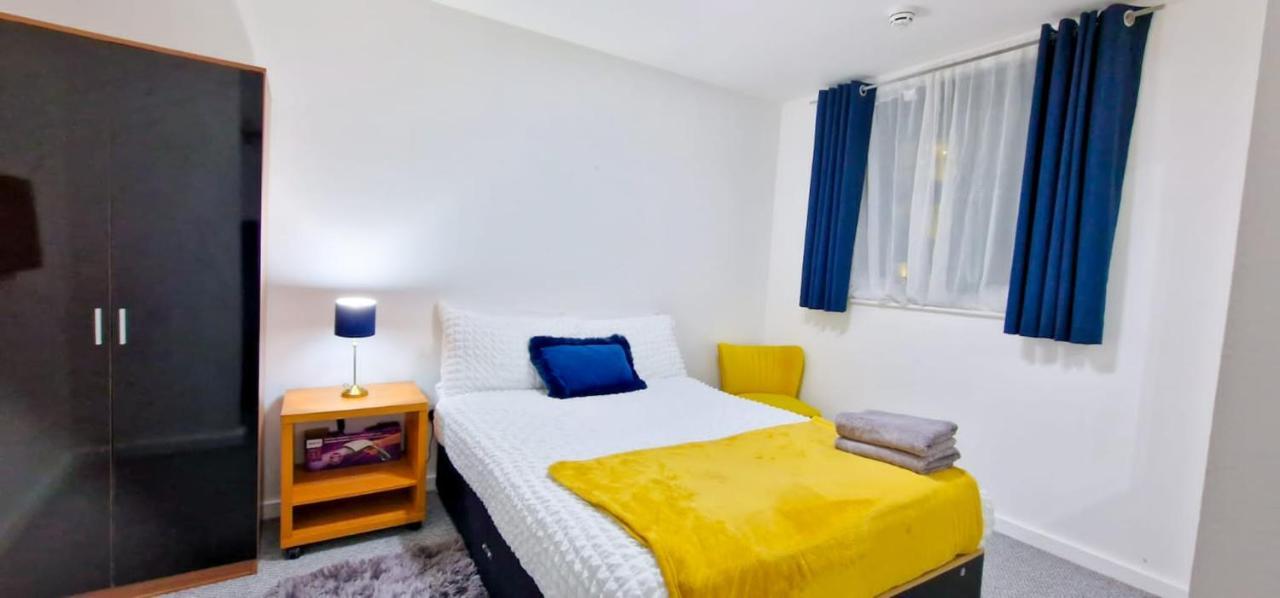 Lovely 2-Bedroom Apartment, Free Parking مانشستر المظهر الخارجي الصورة