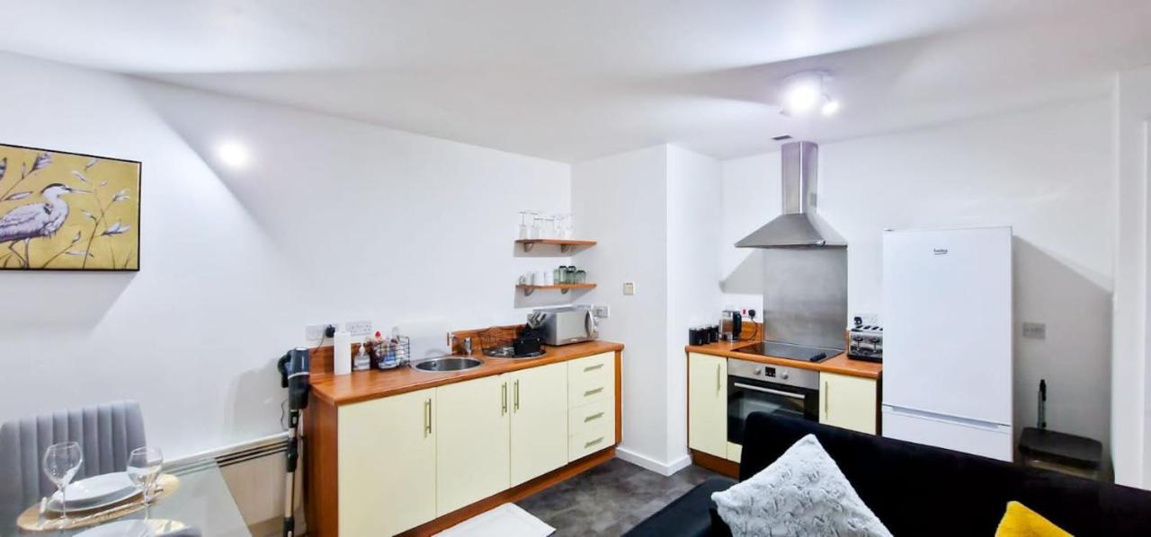 Lovely 2-Bedroom Apartment, Free Parking مانشستر المظهر الخارجي الصورة